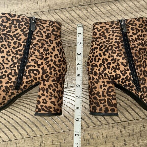 Circus’ 🎪 Leopard 🐆 Print Fabric Side Zip Boots 👢comfy covered stacked heel - Picture 11 of 17